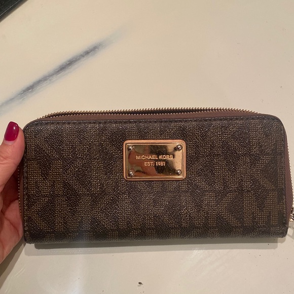 michael kors wallet inside